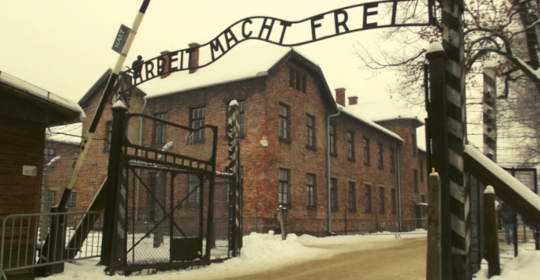 cancello di entrata al campo di sterminio di Auschwitz