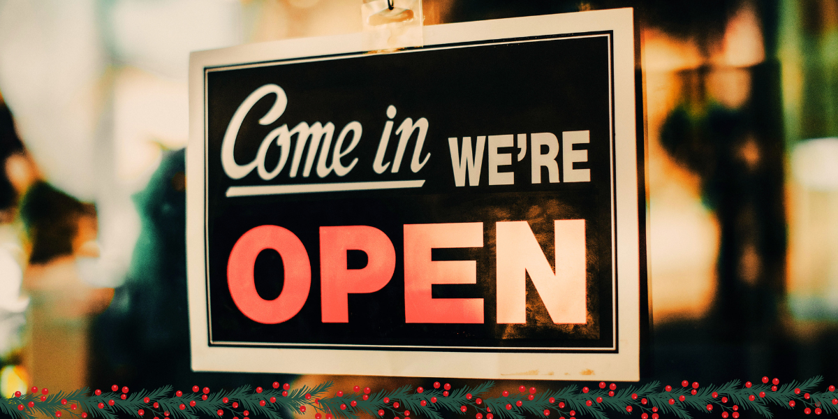 lavagnetta con la scritta inglese Come in We're open